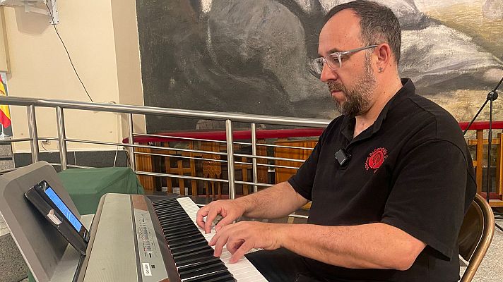 RTVE Noticias Vídeo - Toño Casado interpreta para RTVE "Alza la mirada", el himno para la visita del papa a España