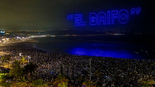 Quevedo desvela en el cielo de Las Canteras que esta semana publica 'El Baifo', su tercer disco