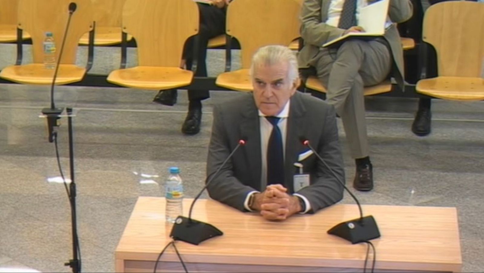 Bárcenas sacude el PP y apunta a Rajoy - Mañaneros 360 | Ver