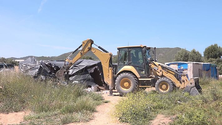 Informatiu Balear - Desallotgen l'assentament d'infrahabitatges de la Joveria, el més gran d'Eivissa