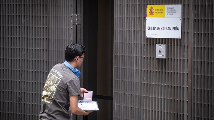 Telediario 1 - Alertan de estafas en citas de extranjería y cobros de hasta 400 euros