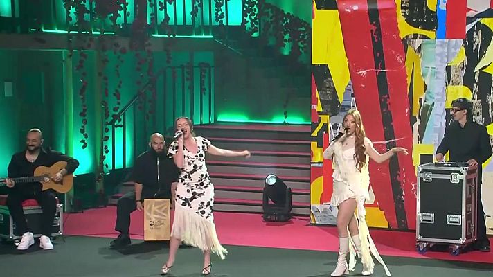 Especials en català - Asha, Tony Grox i Lucycalys interpreten 'Turista'