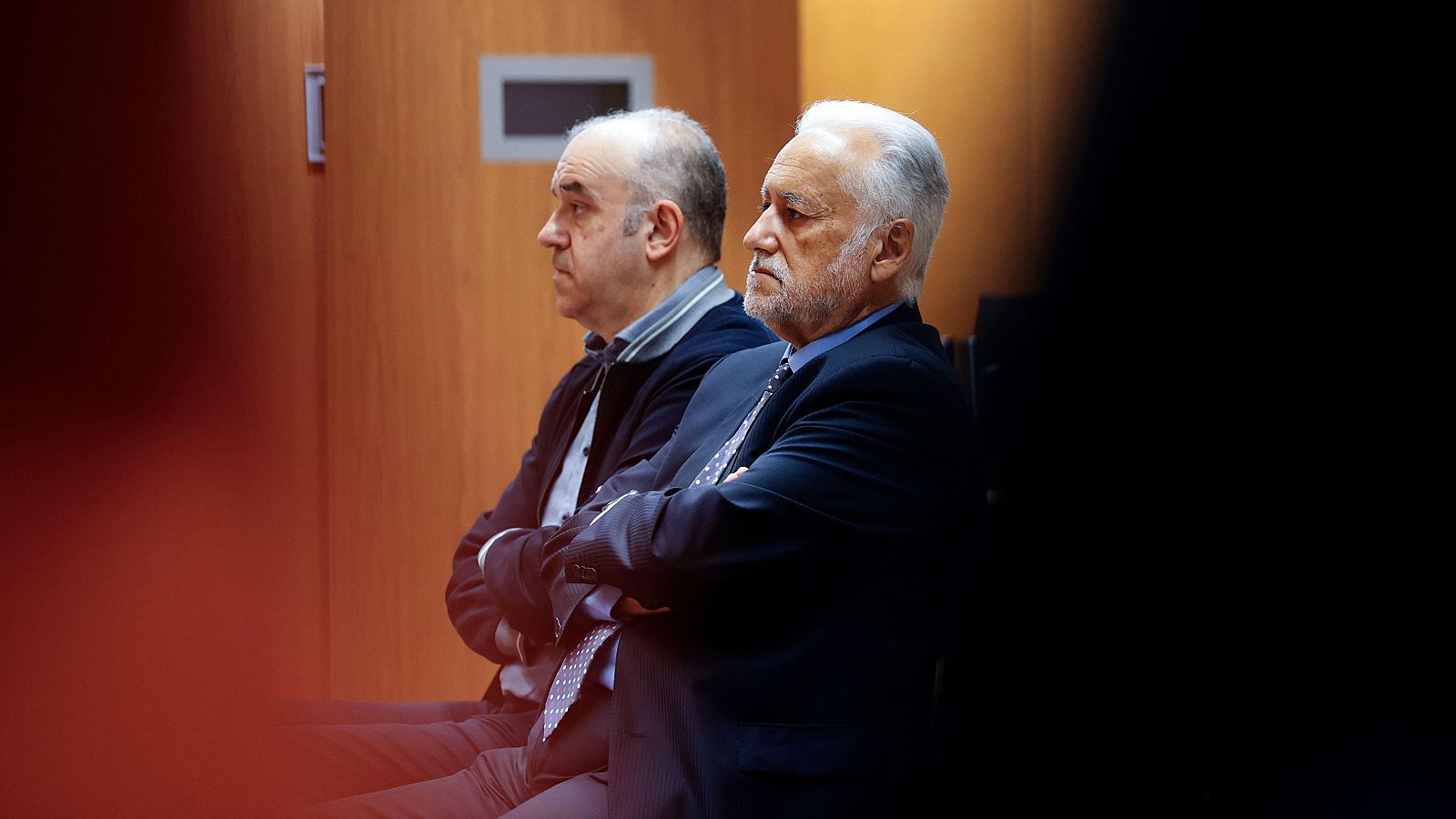 El delegado de Loterías defiende a su hermano, acusado de quedarse con un boleto premiado - Telediario 2 | Ver