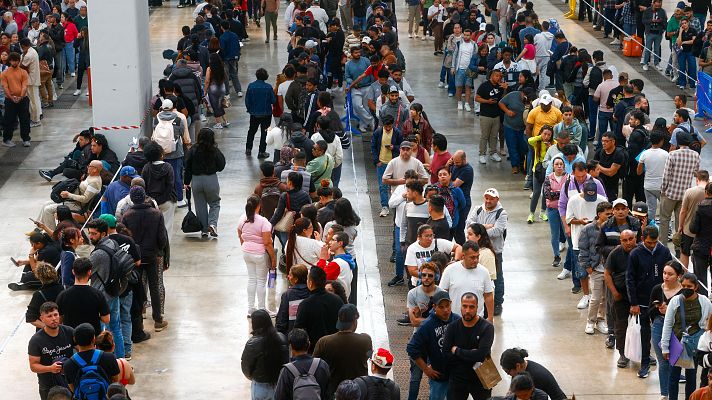 Telediario 2 - 2005, la última regularización de personas migrantes en España