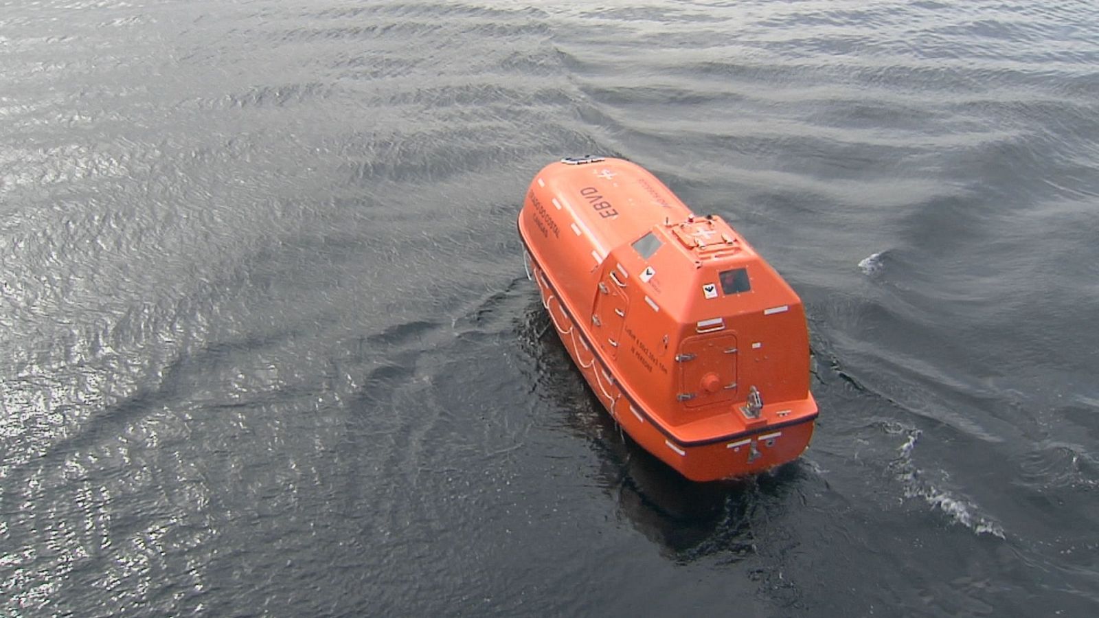 Pesqueiros de altura proban un bote salvavidas autónomo - Telexornal - Galicia | Vexa