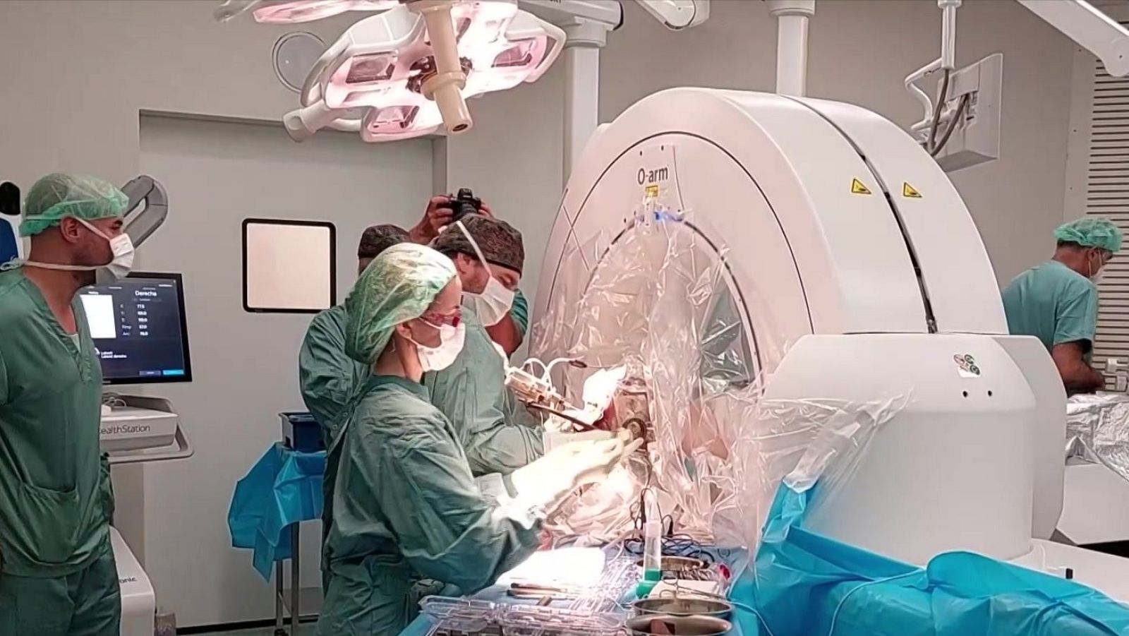 Operació pionera a Sant Pau transforma un jove amb Tourette - L'Informatiu | Veure