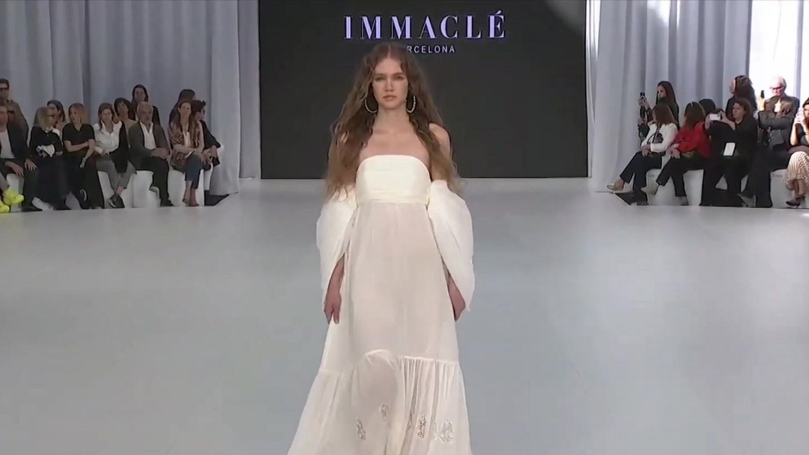 Barcelona Bridal Fashion Week consolida la moda nupcial - L'Informatiu | Veure