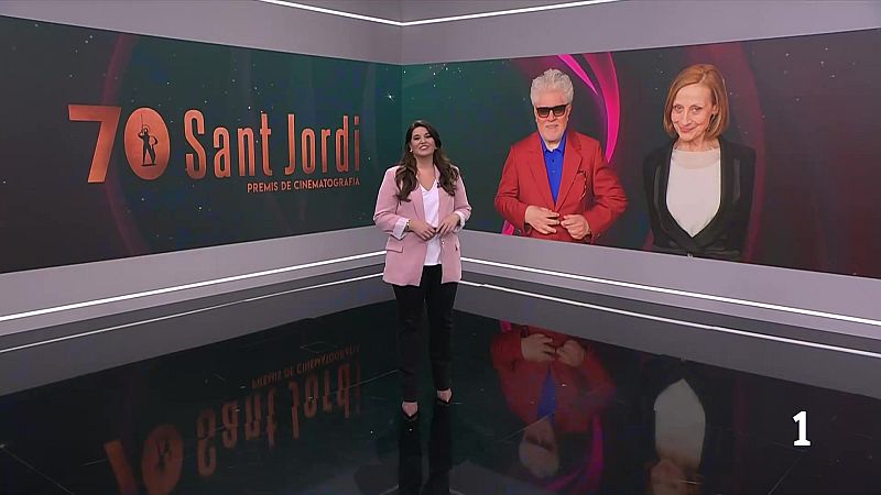 Pedro Almodóvar rep el Sant Jordi honorífic en una gala del 70è aniversari marcada per discursos reivindicatius i homenatges al cinema.
