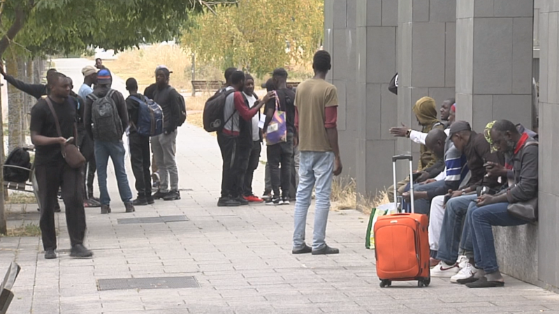 Ciudadanos de Vitoria piden recursos para los malienses que viven en la calle| RTVE Play - Ver ahora