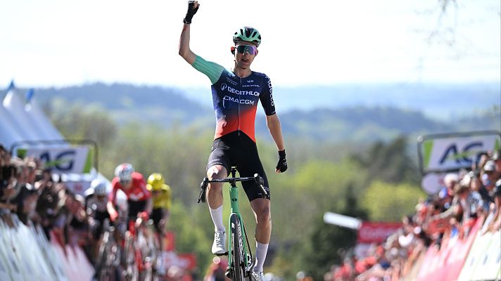 Ciclismo - Paul Seixas se impone en el Muro de Huy y gana la Flecha Valona