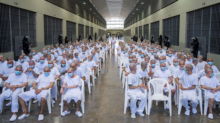 Telediario 1 - El Salvador juzga a 476 pandilleros por una estructura criminal de 47.000 delitos