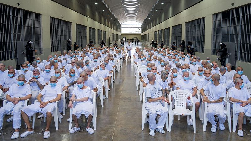 El Salvador juzga a 476 pandilleros por una estructura criminal de 47.000 delitos | Ver