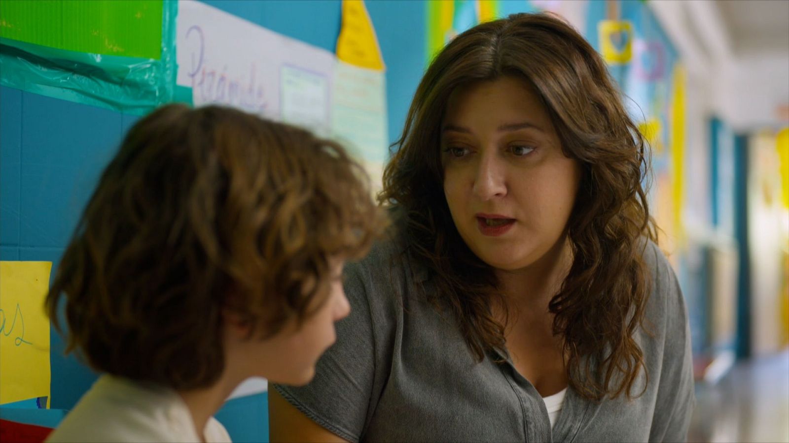 Barrio Esperanza - Esperanza protege a León tras la separación de sus padres - Barrio Esperanza | Ver