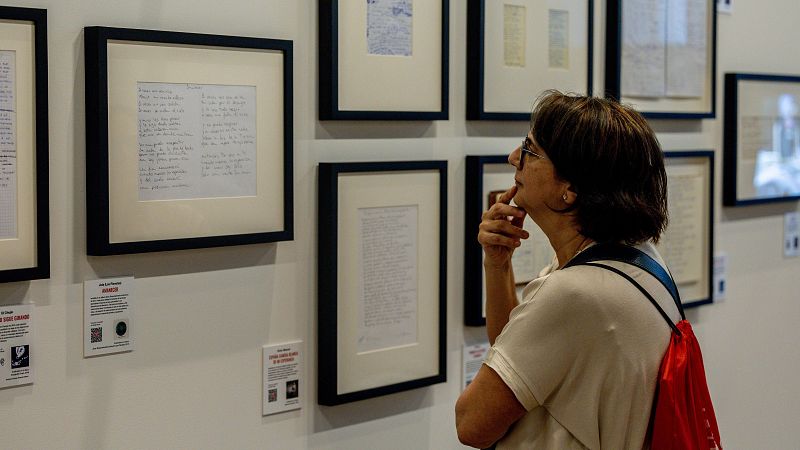 Las mejores letras de las canciones en español, en exposición | Ver