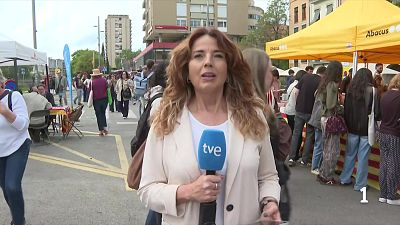 Girona viu un Sant Jordi multitudinari amb 172 parades de llibres i roses repartides pel centre de la ciutat