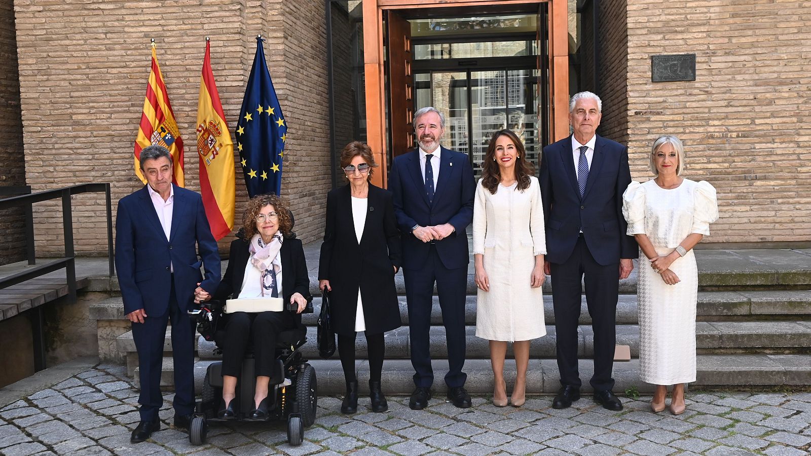 Medallas para los montañeros fallecidos Jorge García y Natalia Román y para la CARTV - Noticias Aragón | Ver