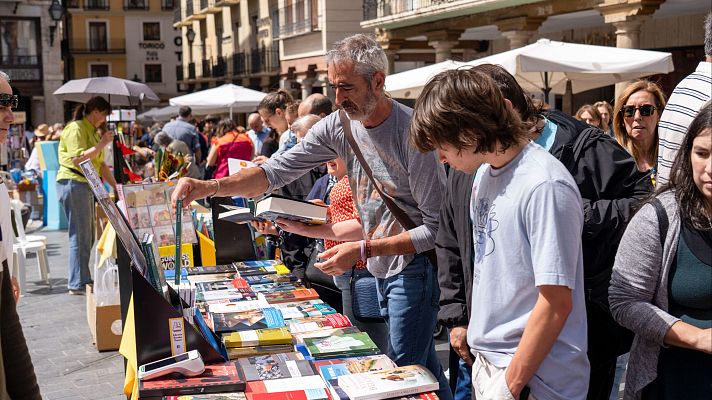 Noticias Aragón - Libros a las calles y muchas flores en el Día del Libro