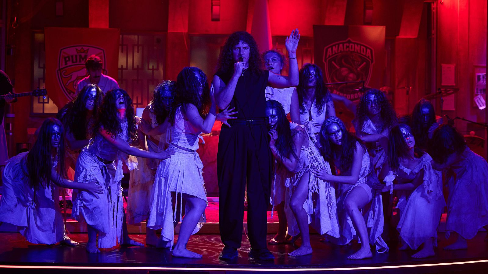 Show del descanso: Cervatana - “Cap. IV La Bomba”.