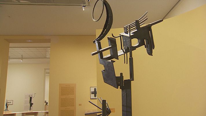 L'informatiu - Comunitat Valenciana - Set escriptors reconvertixen escultures de Julio González en un llibre de relats