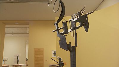 Set escriptors reconvertixen escultures de Julio Gonz�lez en un llibre de relats - L'informatiu - Comunitat Valenciana | Ver