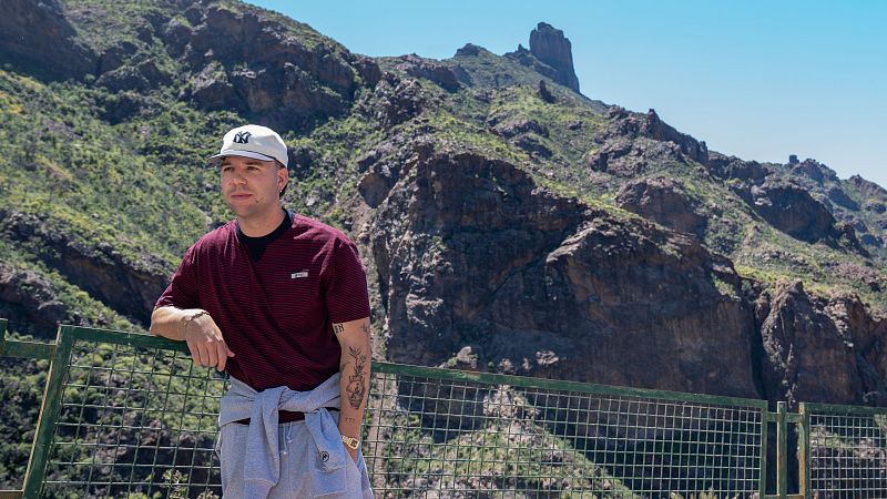 Quevedo estrena 'El Baifo': música urbana y folclore canario - Telediario 1 | Ver vídeo.