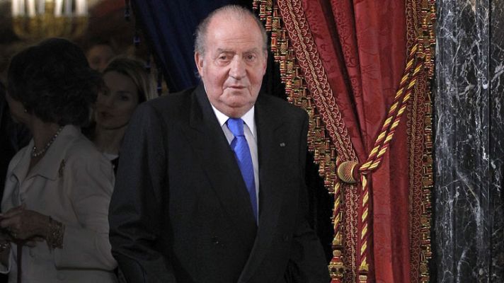 Telediario 1 - El rey pasó por el hospital el miércoles para resolver una luxación en la cadera izquierda