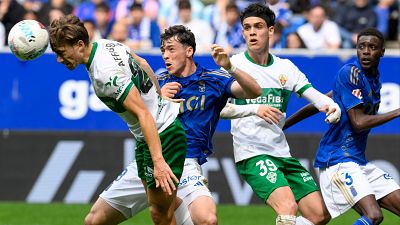 El Elche logra su primera victoria fuera hundiendo a�n m�s al Oviedo