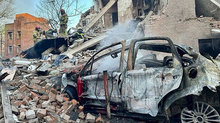 Telediario Fin de Semana - Al menos siete muertos y una treintena de heridos en el último ataque ruso en Ucrania