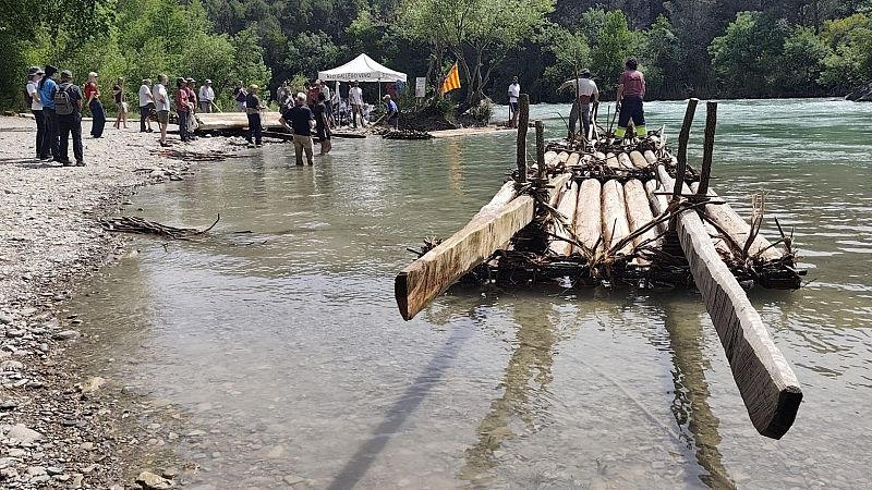Éxito del descenso de navatas por el río Gállego - Noticias Aragón | Ver