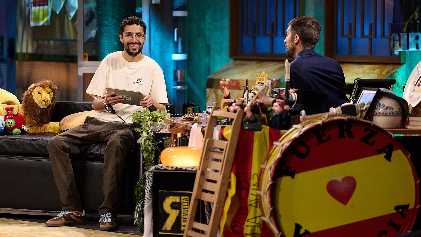 La Revuelta | Yunez Chaib te explica la gama de blancos - La Revuelta | Ver