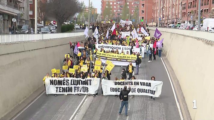 L'Informatiu - Els sindicats convoquen 18 dies de vaga a l'educació fins a finals de curs