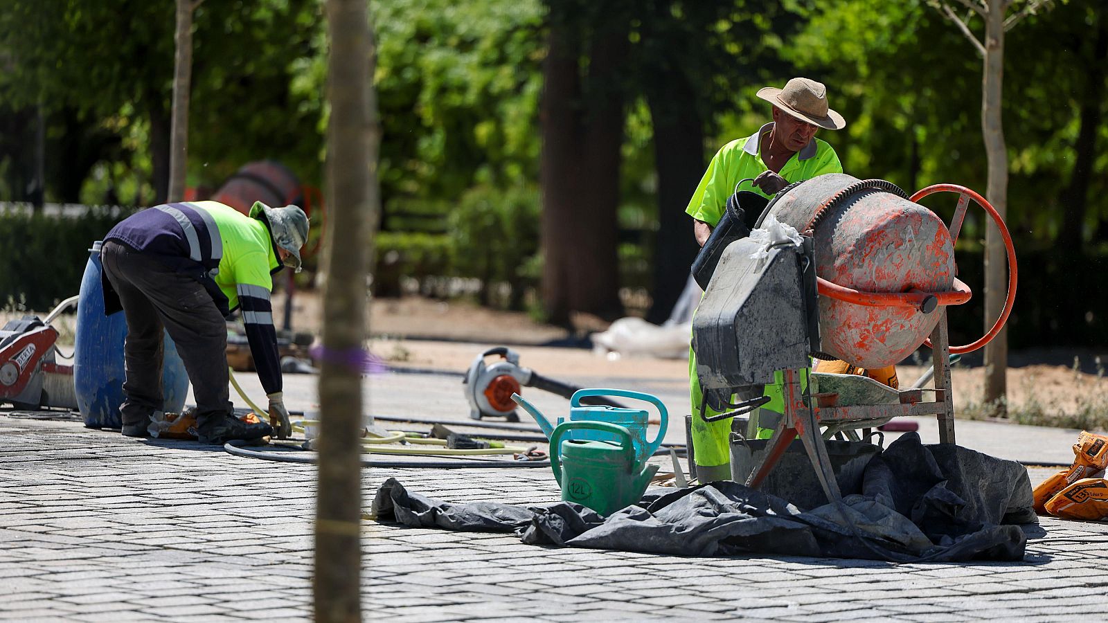 Suben los parados y los ocupados en el primer trimestre del año - Noticias Aragón | Ver