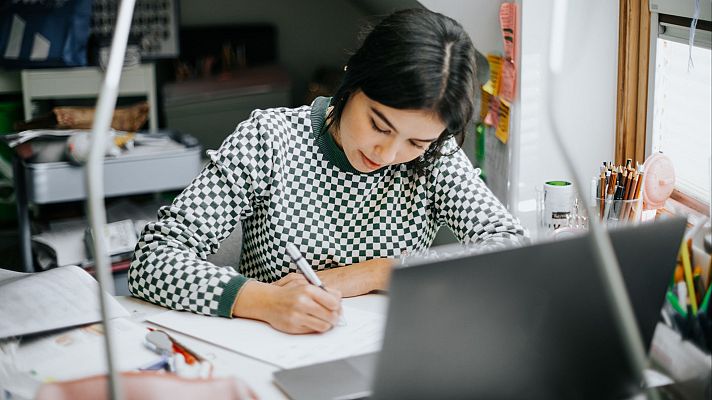  - Los 'sisi': más de un millón de jóvenes de entre 16 y 29 años estudian y trabajan en España