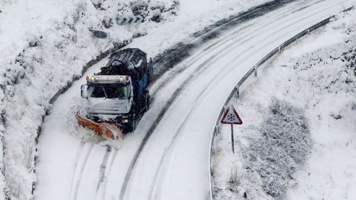 Telediario 1 - Remite el temporal en el noreste y se traslada a Canarias