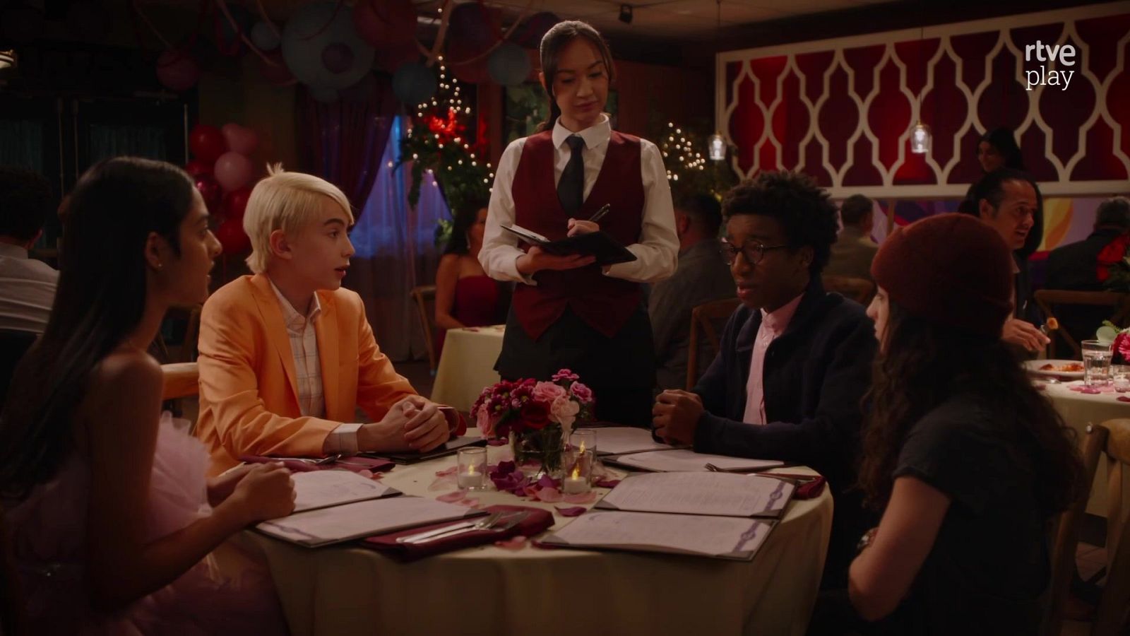 Una verdadera casa de locos - Enamora-Louds - Una verdadera casa de locos | Ver