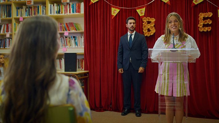 Barrio Esperanza - El discurso de Claudia a la reina que refleja el trabajado de los educadores