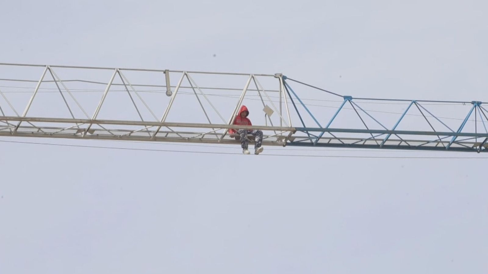 Burgos: Un tercer obrero subido a una grúa denuncia impagos - Noticias de Castilla y León | Ver