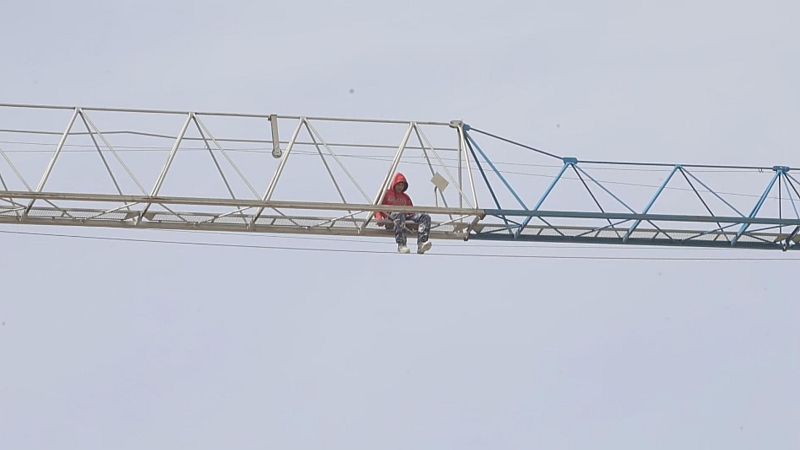 Burgos: Un tercer obrero subido a una grúa denuncia impagos - Noticias de Castilla y León | Ver