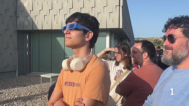 Catalunya prova com es veurà l'eclipsi solar del 12 d’agost - L'Informatiu | Ver