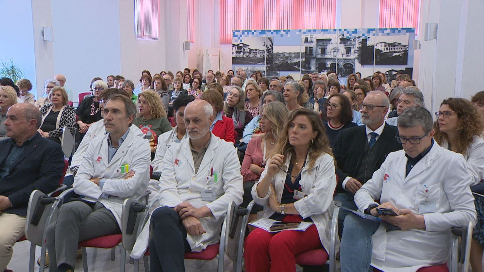 Valdecilla homenajea a 135 jubilados | Ver