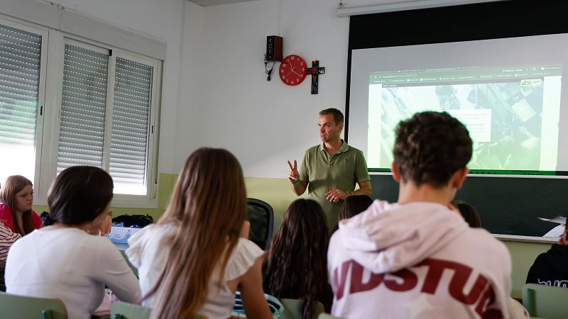 Un error de  Educación va a llevar a miles de profesores a tener que hacer un reajuste en su declaración de la renta - Noticias Murcia | Ver