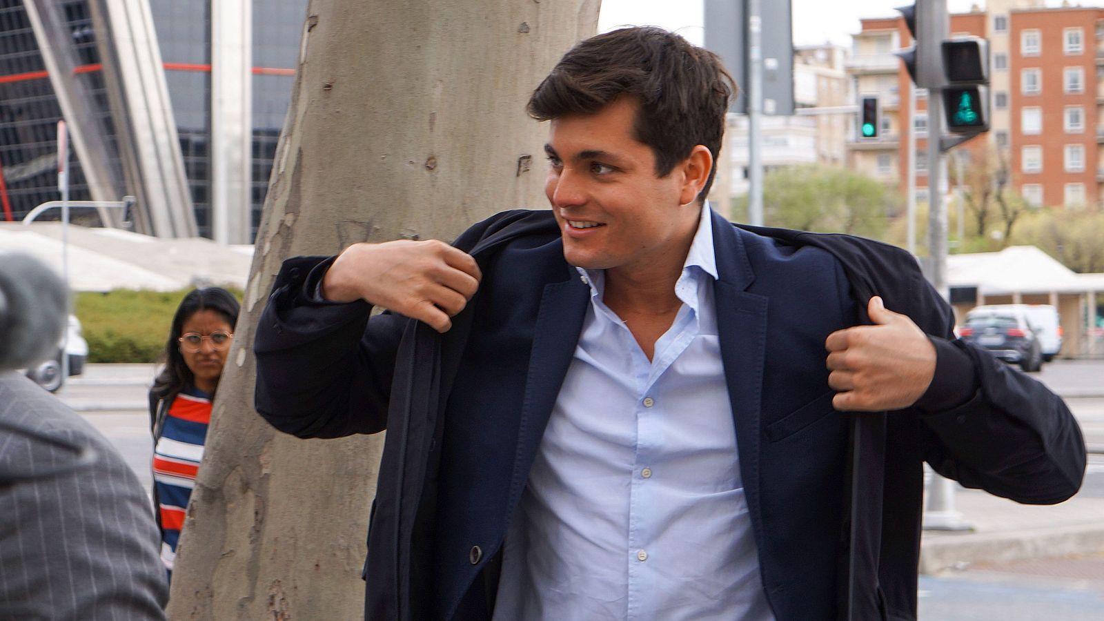 El Gobierno acusa al PP de apoyar a Vito Quiles y los 'populares' condenan el incidente con Begoña Gómez con matices | Ver