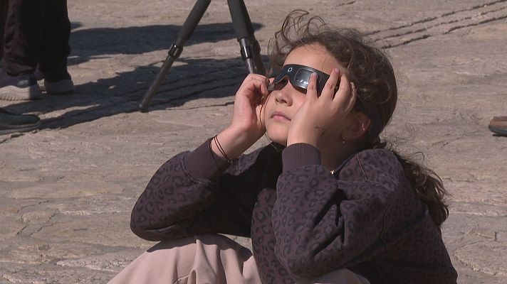 Conta atrás para a eclipse de agosto: consellos para vela mellor - Telexornal - Galicia | Vexa