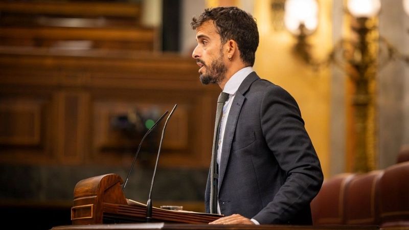 Vox le dice a Moreno que la "prioridad nacional" irá por delante - Parlamento - Radio 5 | Ver