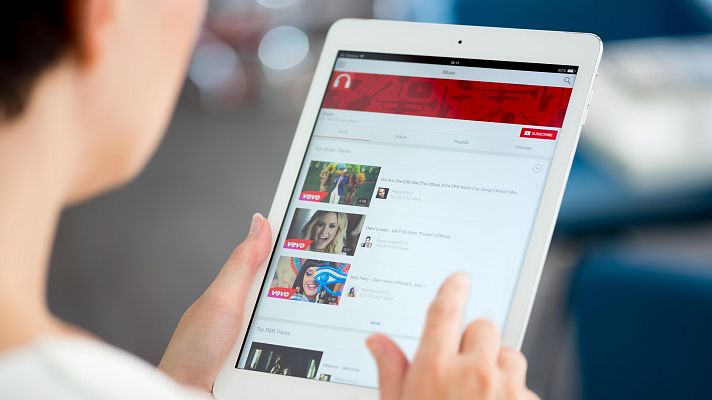 Telediario Fin de Semana - 'Speedwatching', la práctica de ver vídeos a doble velocidad que atrofia la comprensión