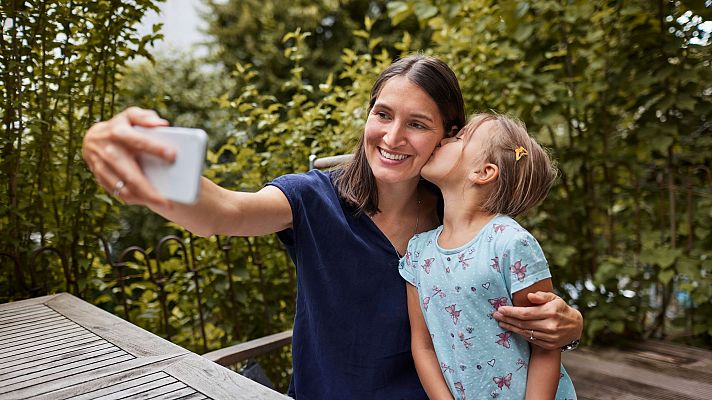 Telediario 1 - Las madres en redes sociales: la presión social por ser perfectas