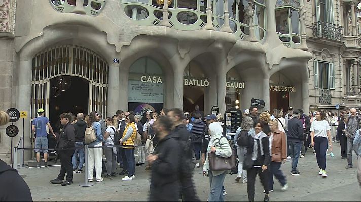 L'Informatiu - Barcelona, plena de gom a gom