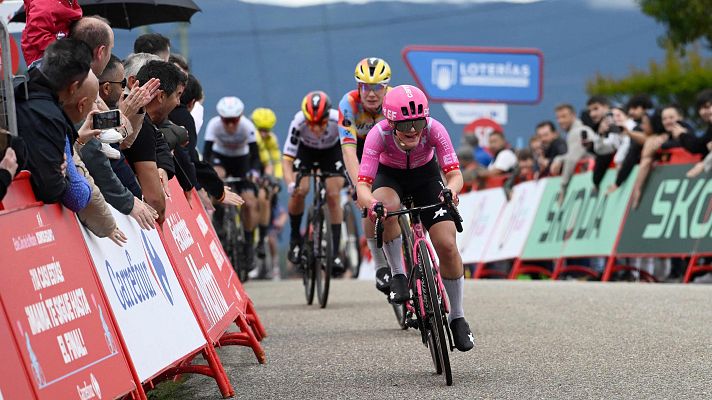 Vuelta ciclista a España femenina - Noemí Ruegg gana la primera etapa de la Vuelta a España femenina y se enfunda el maillot de líder