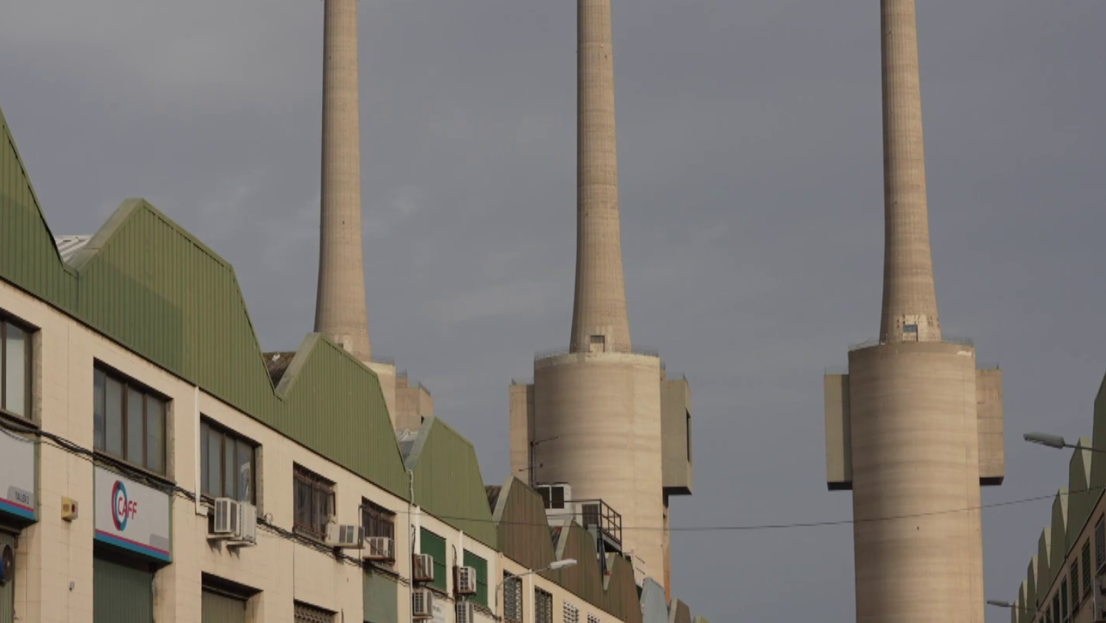 Xemeneies: Central Tèrmica de Sant Adrià - Fonamentals - Fonamentals | Veure