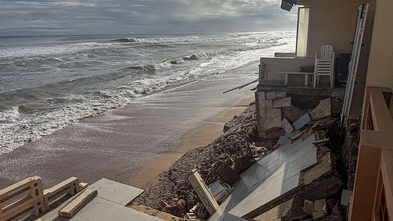 Tornen a casa els veïns de l'edifici de Tavernes de la Valldigna afectat pel temporal Harry en el mes de gener - L'informatiu - Comunitat Valenciana | Ver